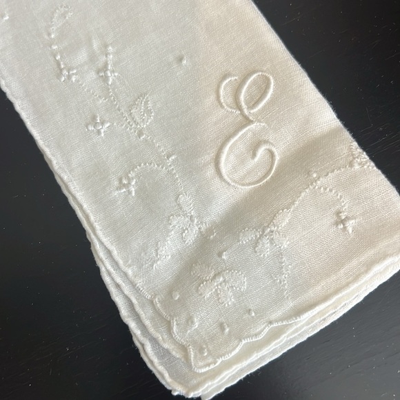 Vintage Handkerchiefs, bundle of 10. Very delicate hand embroidery, cotton - Picture 12 of 16